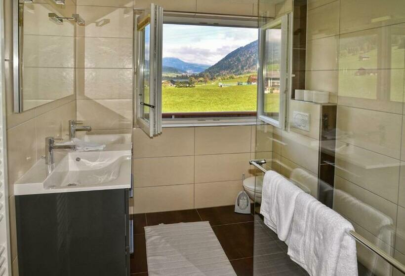 דירת חדר, Haus Gabriela