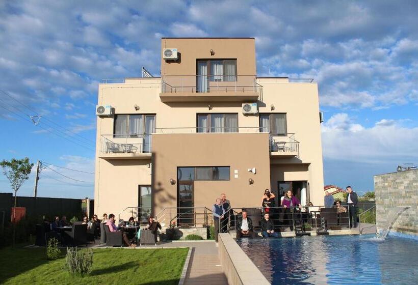 テラス付きスタンダードルーム, Indeep Club