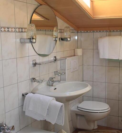 شقة غرفة واحدة, Lackenhof