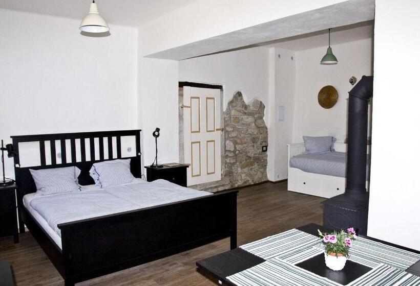 带1个卧室的带阳台的公寓, Penzion Albeř