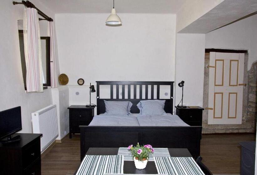 带1个卧室的带阳台的公寓, Penzion Albeř