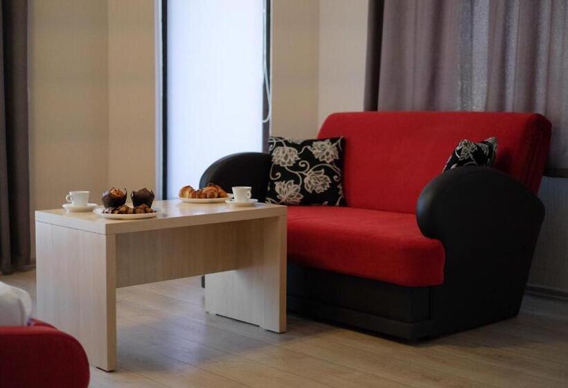 חדר משפחתי, Royal Paradise Beach