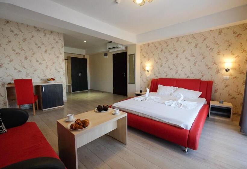 חדר משפחתי, Royal Paradise Beach