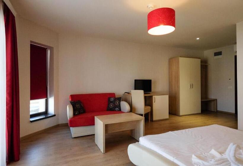 חדר משפחתי, Royal Paradise Beach