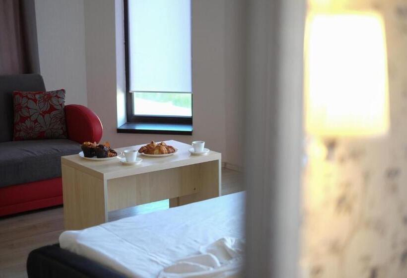 חדר משפחתי, Royal Paradise Beach