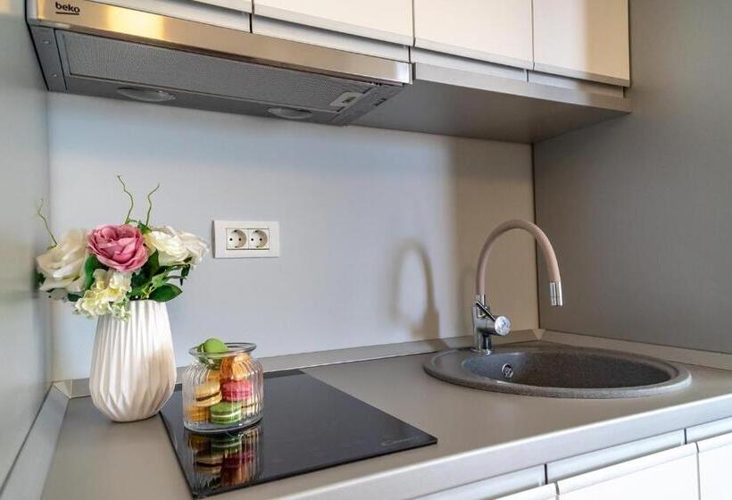 דירה בת חדר שינה 1 עם מרפסת, Royal Paradise Beach