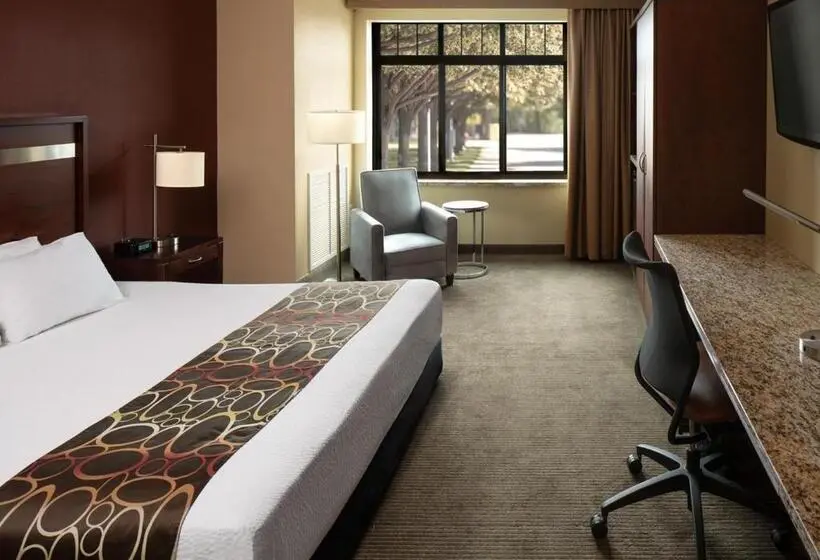 キングサイズベッドのデラックスルーム, Riverside Casino & Golf Resort