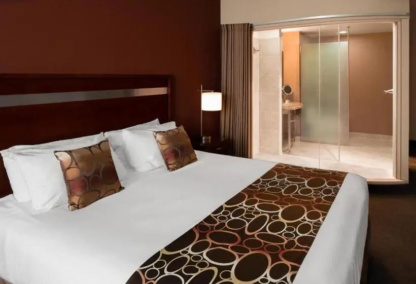 キングサイズベッドのデラックスルーム, Riverside Casino & Golf Resort