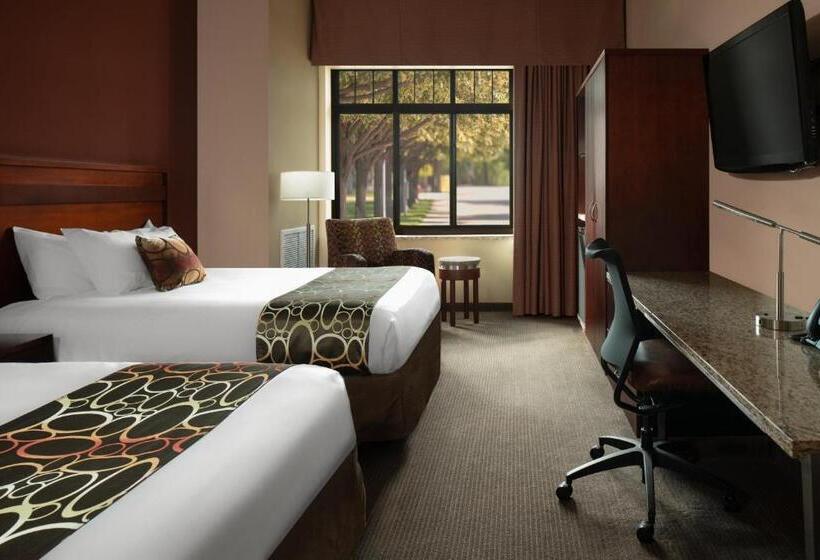 Номер Deluxe, Riverside Casino & Golf Resort