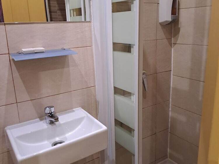 اتاق استاندارد یک نفره, Hostal Abel Victoriano