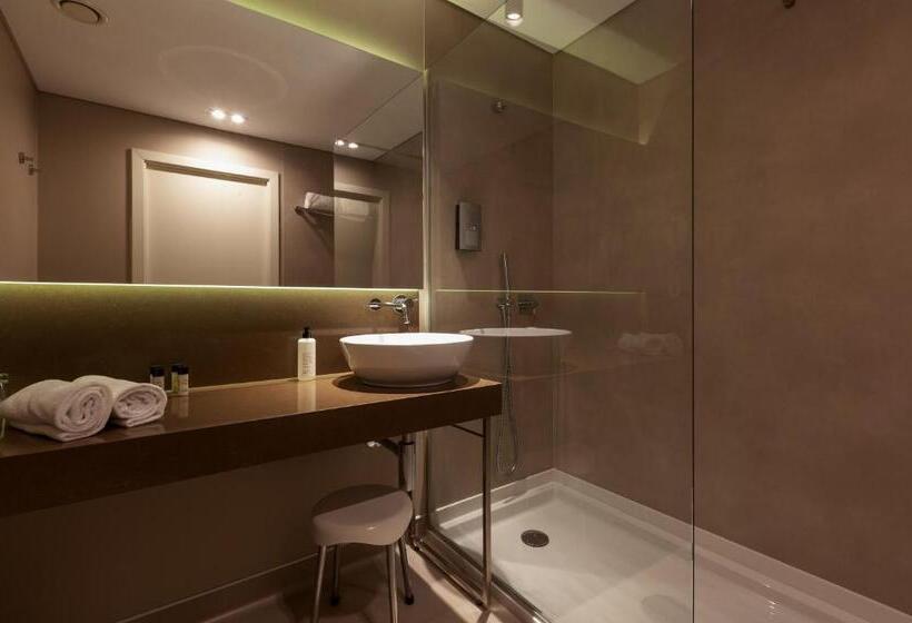 اتاق لوکس, Avenida Boutique