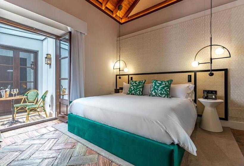 Habitación Deluxe, Claude Marbella