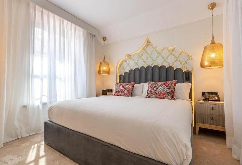 デラックスルーム, Claude Marbella