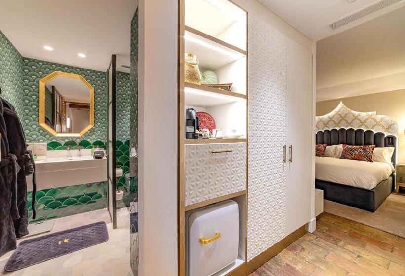 デラックスルーム, Claude Marbella