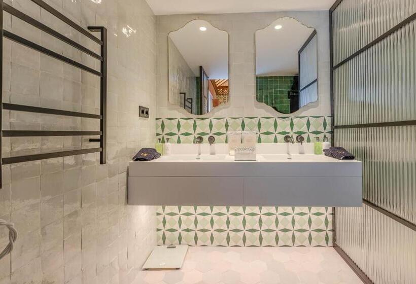 Suite con Balcón, Claude Marbella