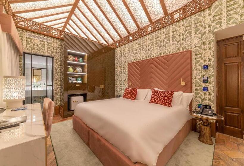 バルコニー付スイート, Claude Marbella