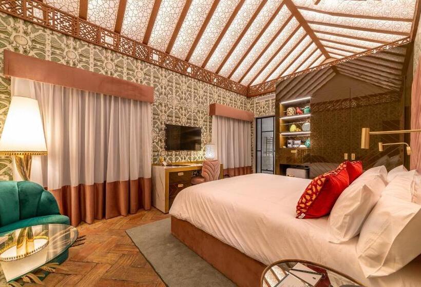 バルコニー付スイート, Claude Marbella