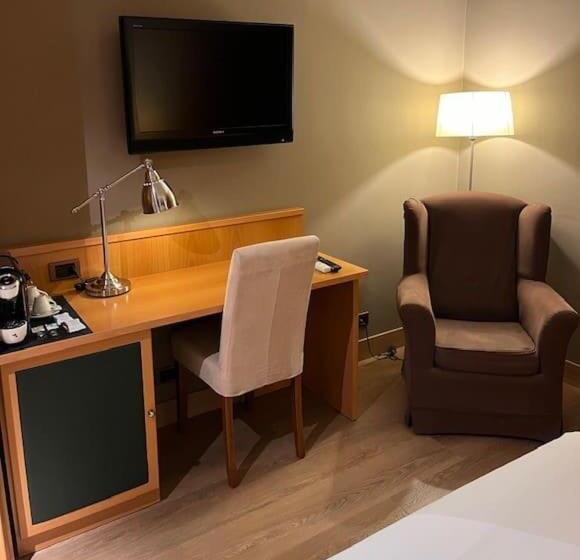 标准间, Coto Real