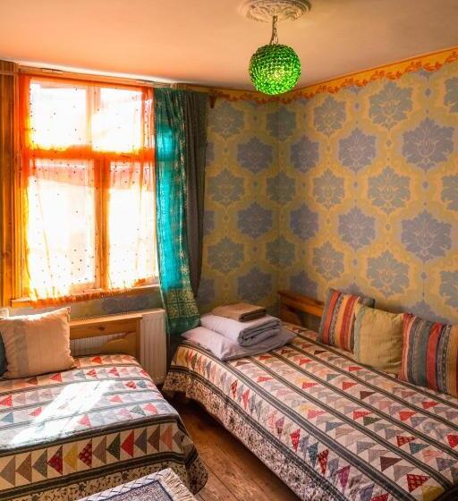 اتاق خانوادگی, Fontaine Valhalla