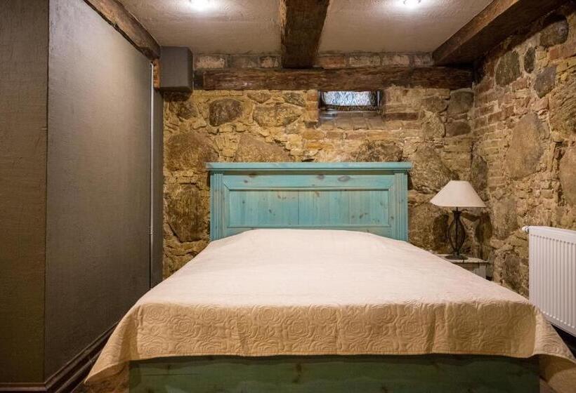 اتاق خانوادگی, Fontaine Valhalla