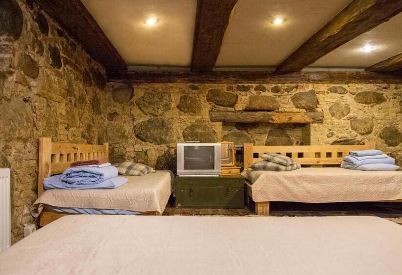 اتاق خانوادگی, Fontaine Valhalla