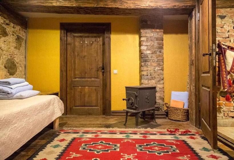 اتاق خانوادگی, Fontaine Valhalla