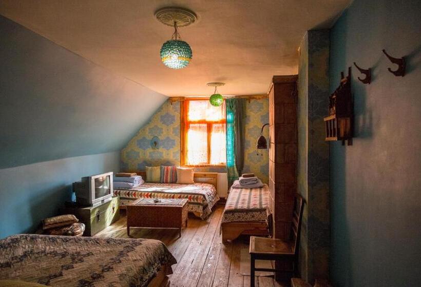 اتاق خانوادگی, Fontaine Valhalla