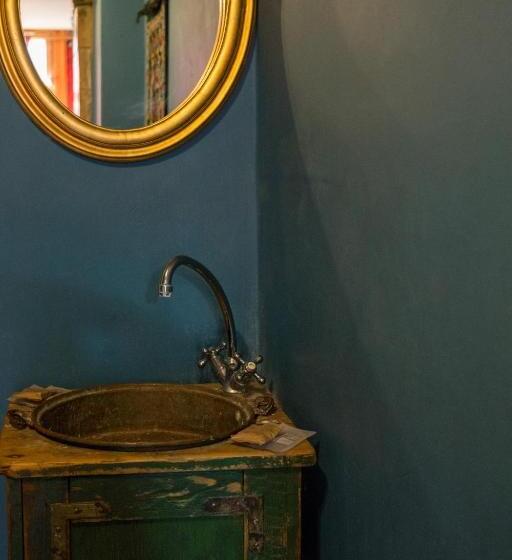 اتاق اکونومی با حمام مشترک, Fontaine Valhalla