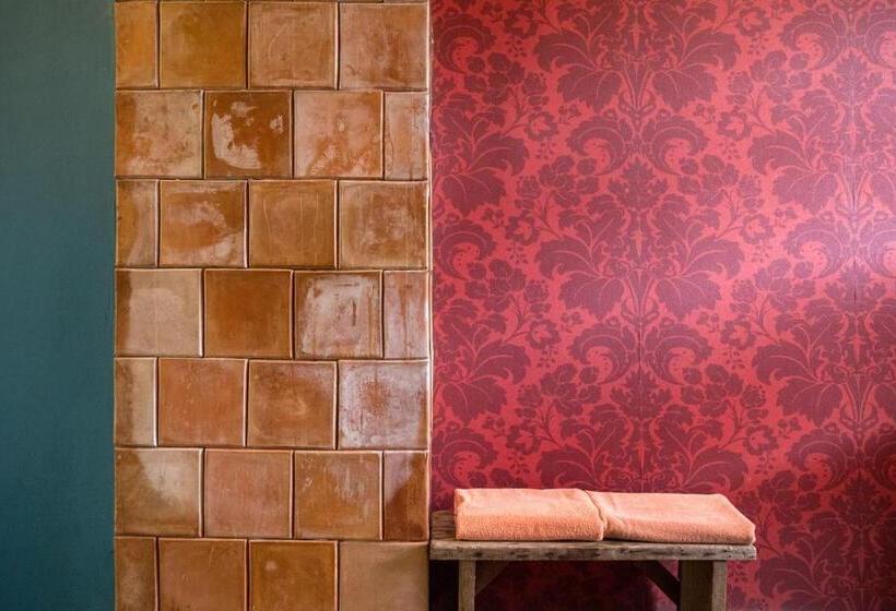 اتاق اکونومی با حمام مشترک, Fontaine Valhalla