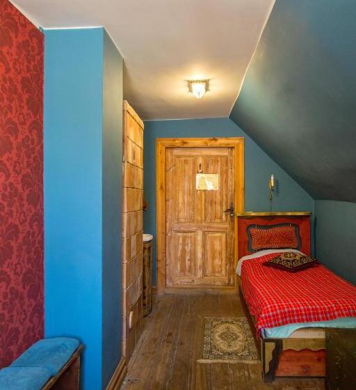 اتاق اکونومی با حمام مشترک, Fontaine Valhalla