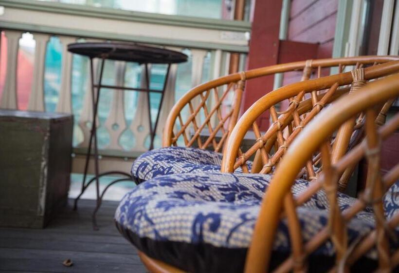 اتاق لوکس با بالکن, Fontaine Valhalla