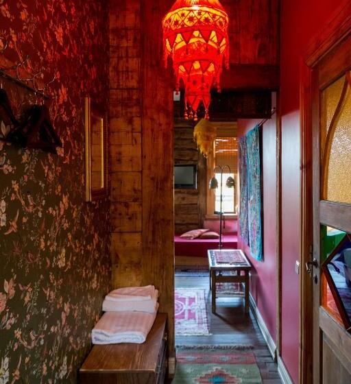 اتاق لوکس با بالکن, Fontaine Valhalla