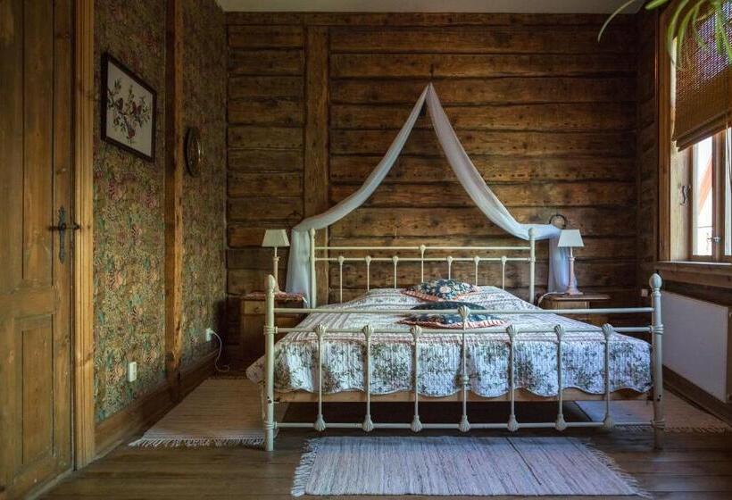 اتاق لوکس, Fontaine Valhalla