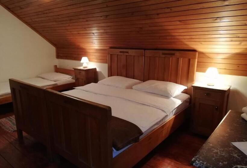 스탠다드 트리픔 룸 공동욕실, Guesthouse Arnika