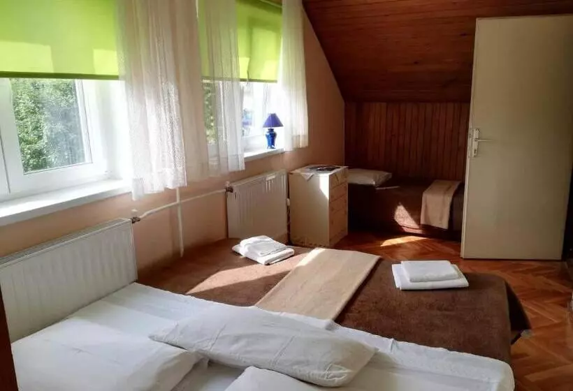 バスルーム共有のトリプルスタンダード, Guesthouse Arnika