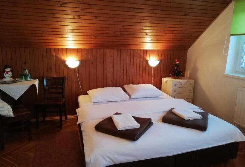 스탠다드 4인용 룸 공용 욕실, Guesthouse Arnika