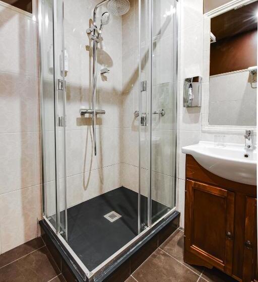 اتاق سوپریور یک تخته, Jelgava