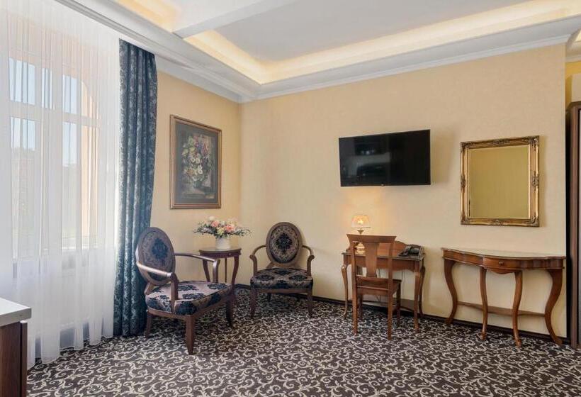 اتاق لوکس سه تخته, Jelgava