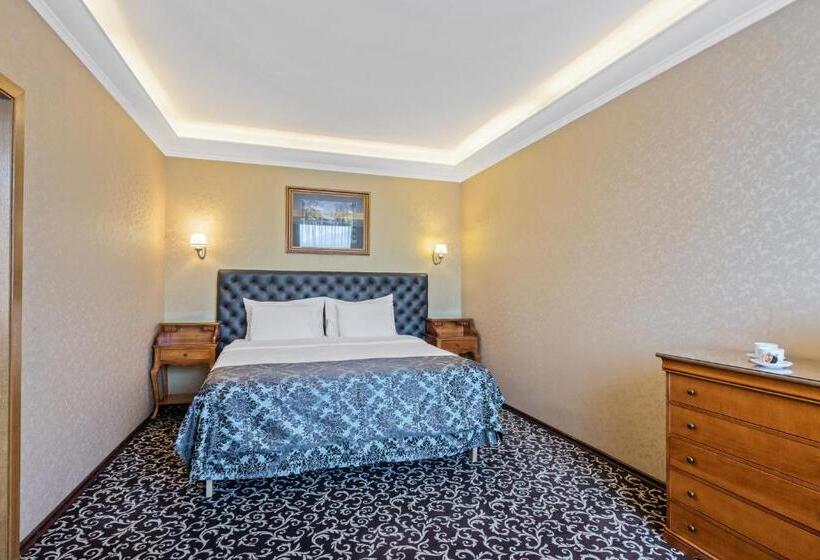 Deluxe Suite, Jelgava