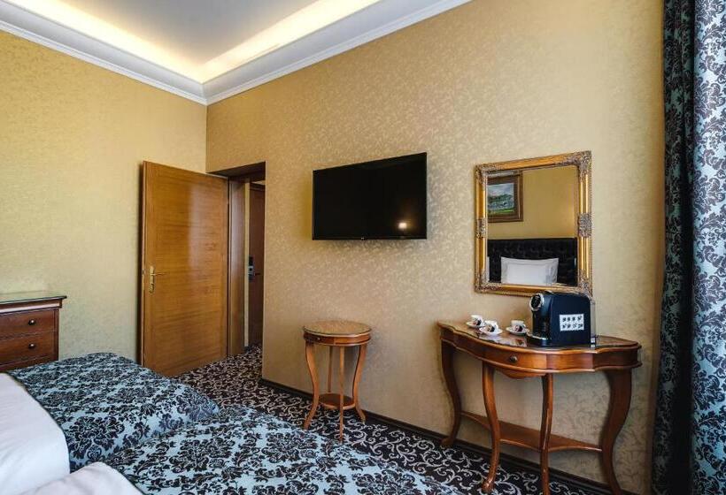 اتاق استاندارد سه نفره, Jelgava