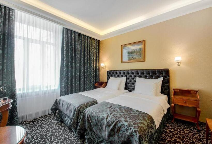 اتاق استاندارد سه نفره, Jelgava