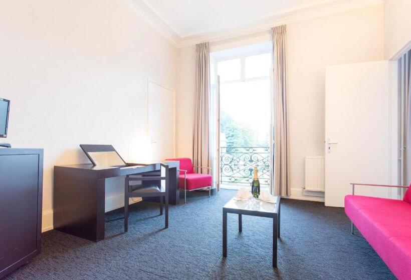 جناح جونيور, Le Grand