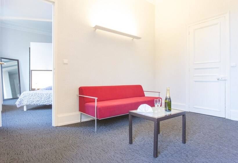 جناح جونيور, Le Grand