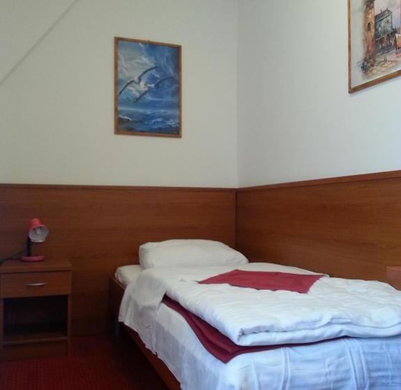 غرفة قياسية ثلاثية, Mirni Kutak