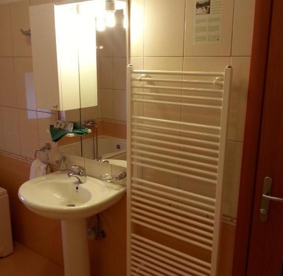 غرفة قياسية ثلاثية, Mirni Kutak