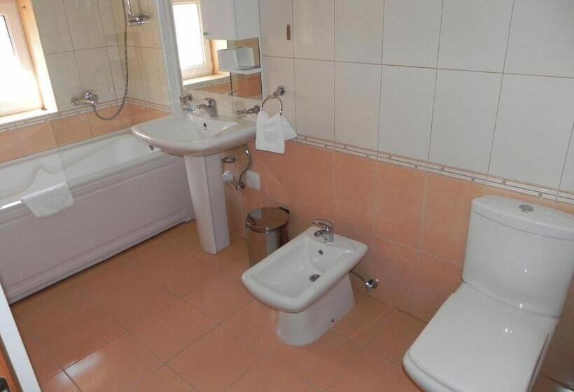 غرفة عائلية, Mirni Kutak