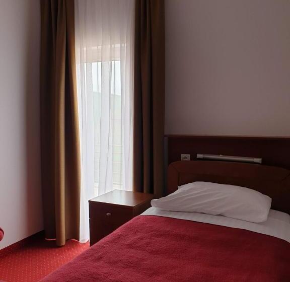 غرفة قياسية, Mirni Kutak