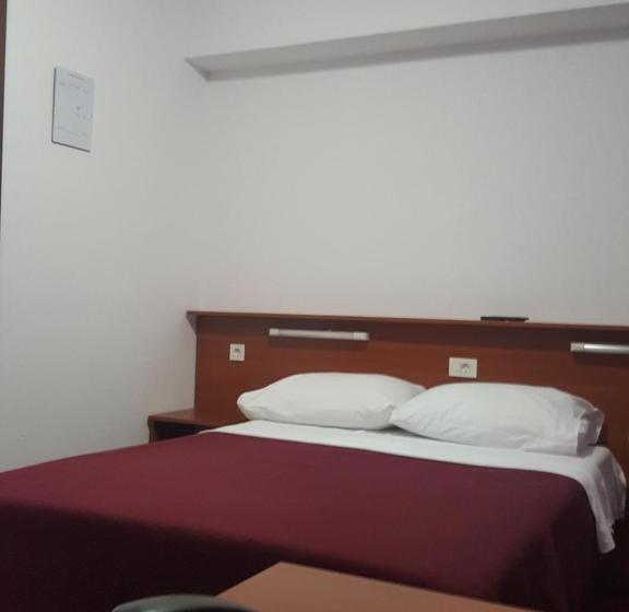 غرفة قياسية, Mirni Kutak