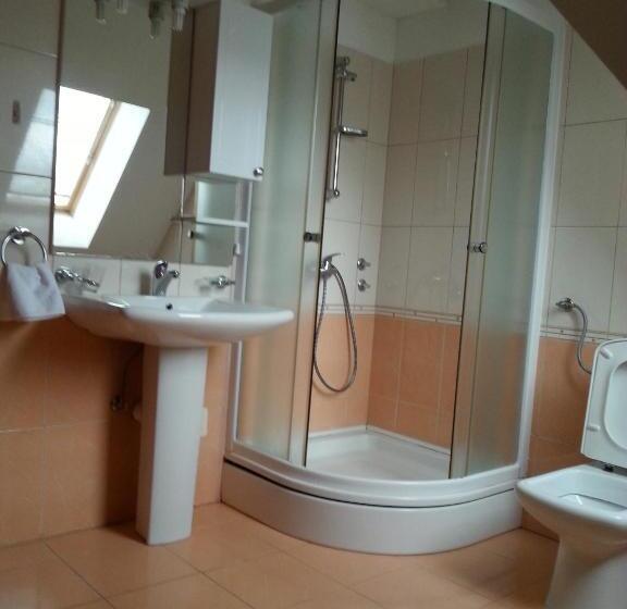 غرفة عائلية, Mirni Kutak