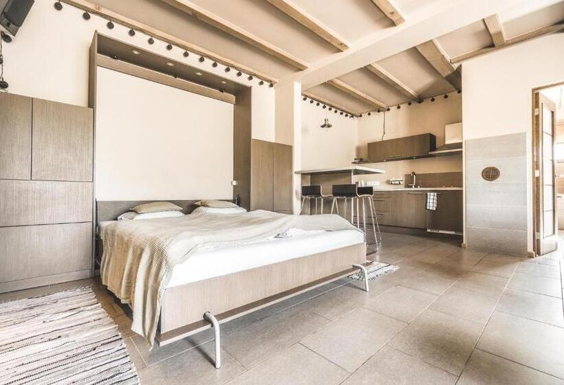 استودیوی لوکس, Prieka Pietura